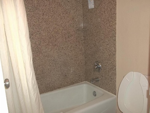 Days Inn by Wyndham Fort Lauderdale Airport Cruise Port image 6